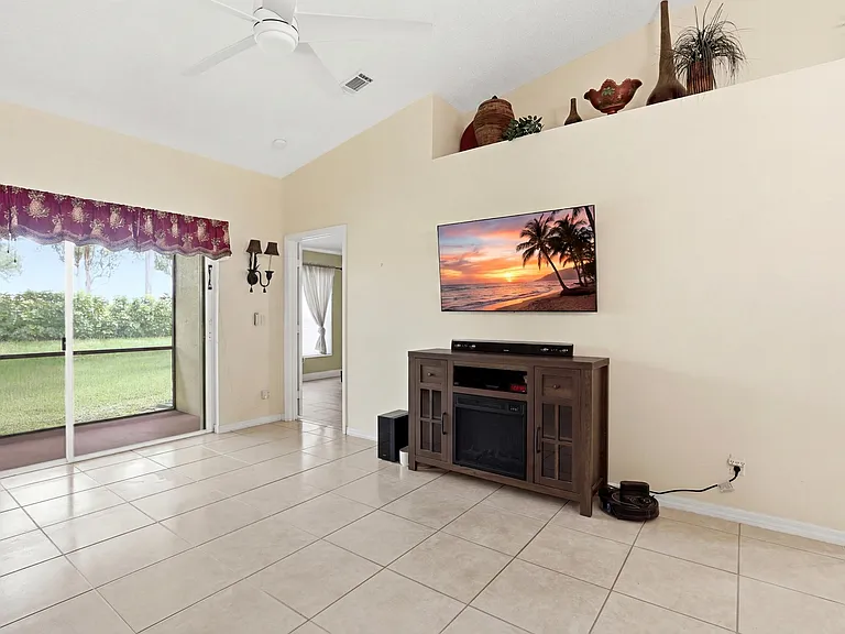 9363 Bridgeport Dr — Photo 9