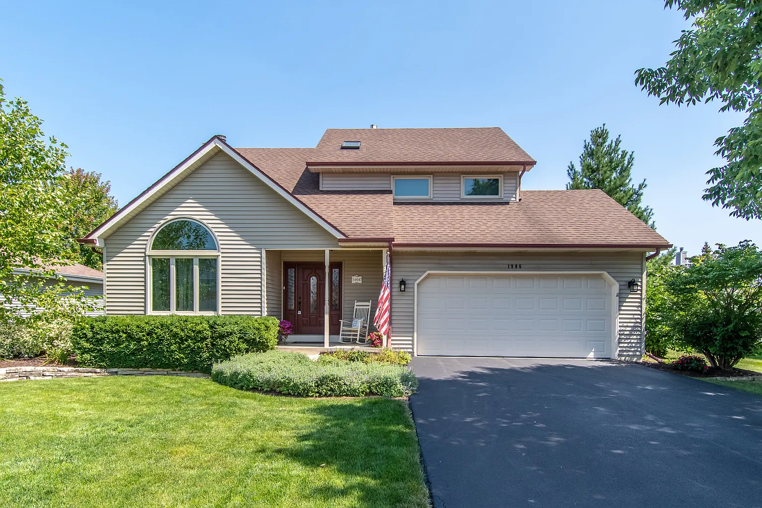 1906 Brighton Ln photo 1