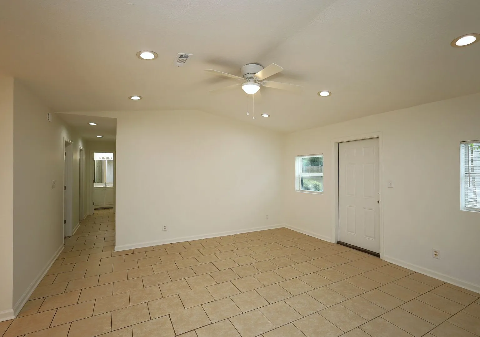 2816 Kirkwood Circle (HVP) — Photo 2