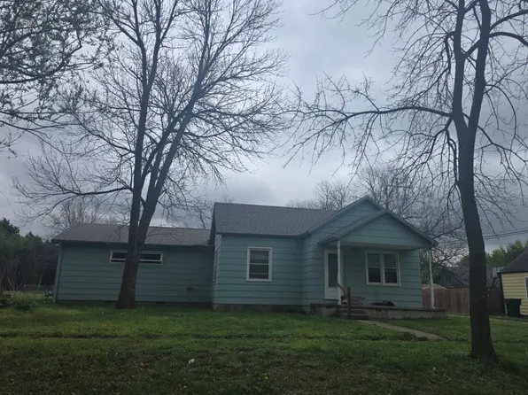 715 N 29th St, Parsons, KS 67357