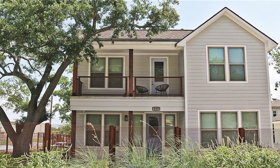 1st image of 297 Glade St
