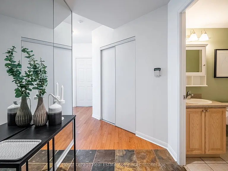 230 Queens Quay W #2811 — Photo 17