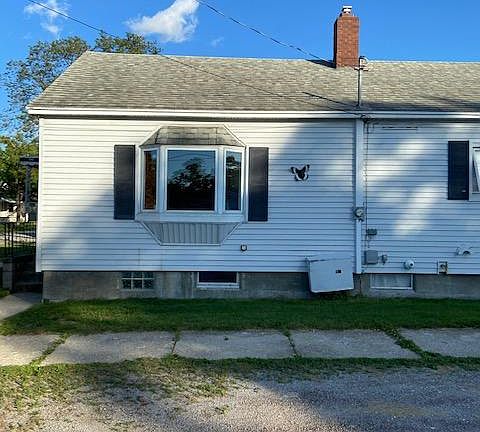 2nd image of 505 S Lake St