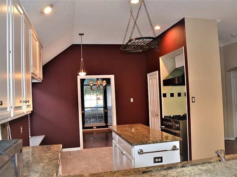 9401 Preston Trl — Photo 14