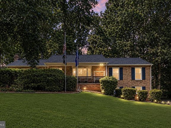 3rd image of 1015 Bailey Ct