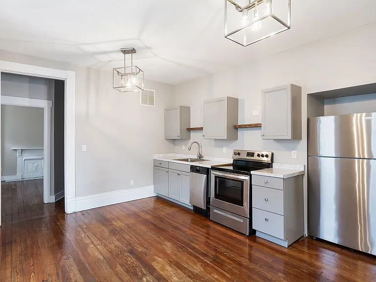 638 E Ormsby Ave — Photo 8