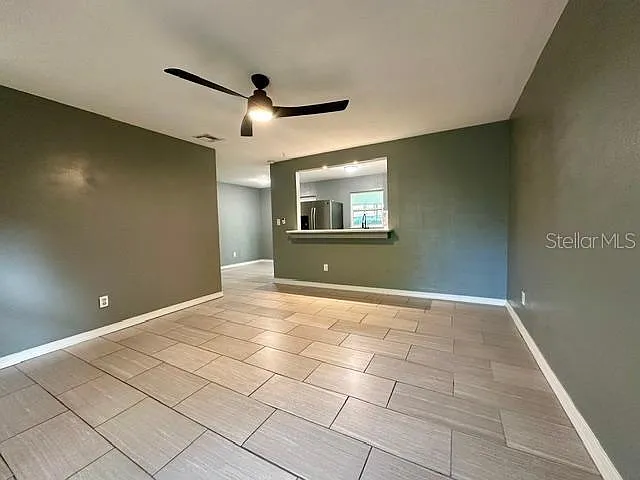 617 E Helm Way — Photo 2