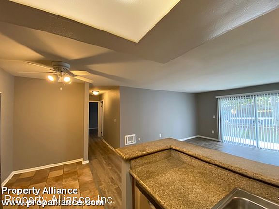 3rd image of 432 Edgehill Ln Unit 36
