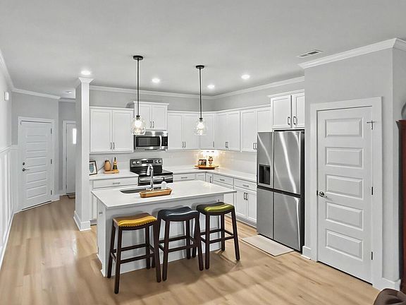 3rd image of 148 Clift Farm Dr