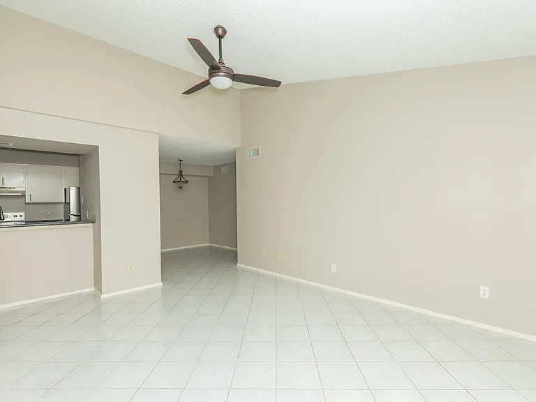 7128 N Holiday Dr — Photo 12