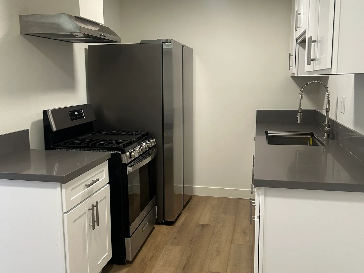 1 bed, 800 sqft, $2,400 — Photo 4