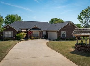 107 Heathrow Ct, Florence, AL 35633