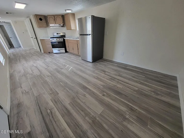 7143 N Loop Dr #E — Photo 4