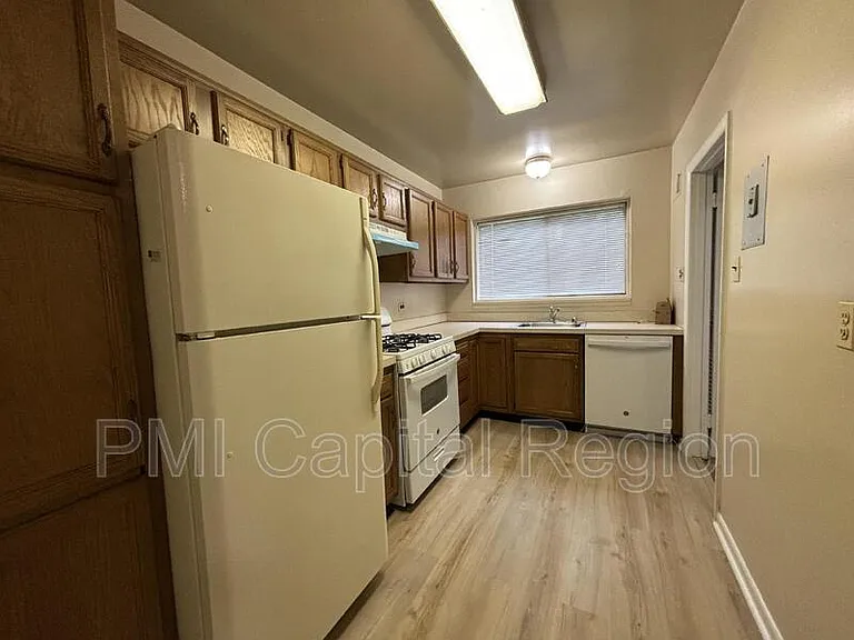 10620 Weymouth St #103 — Photo 4