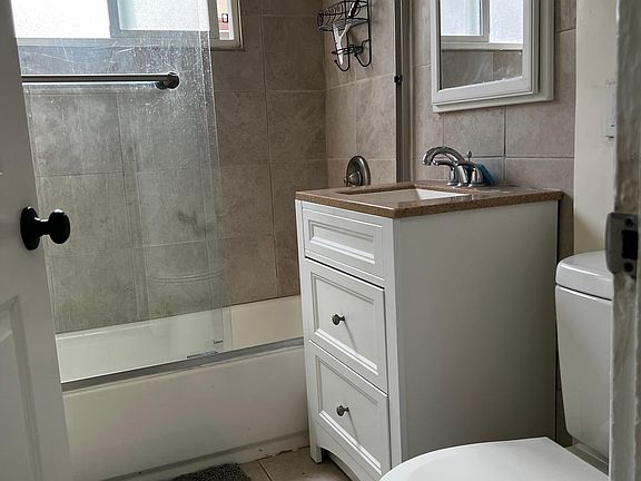 5th image of 4073 W 21st St