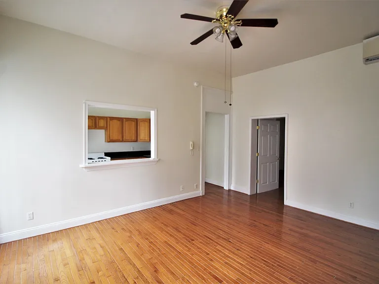 809 Park Ave — Photo 3