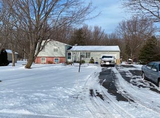 24 Mertensia Ln, Henrietta, NY 14467