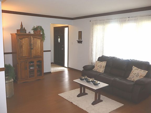 3rd image of 10528 S 81st Ct