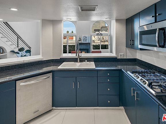 4th image of 1160 Granville Ave #Penthouse 112