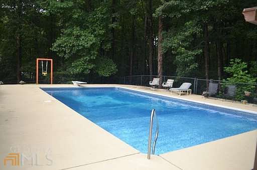 3rd image of 332 Sherwood Cir SE