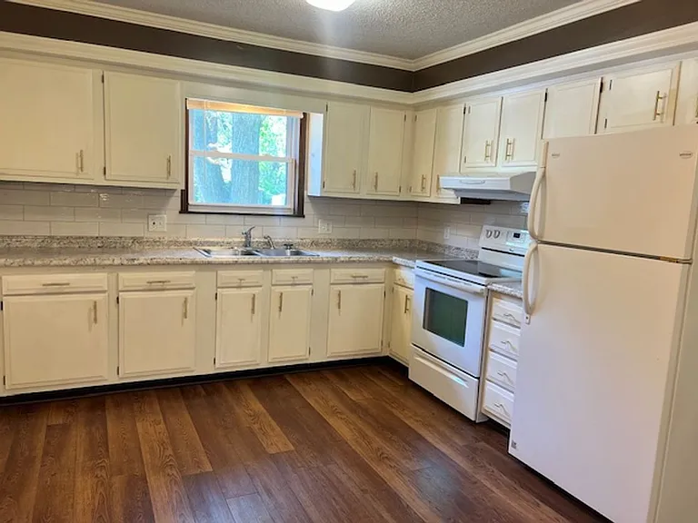 219 E Berkeley St — Photo 3