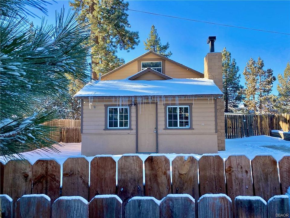 1st image of 320 Tiger Lily Dr