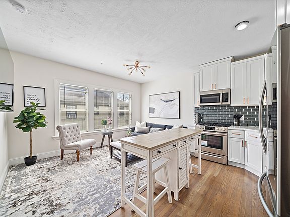 5th image of 1802 Wentworth St #4