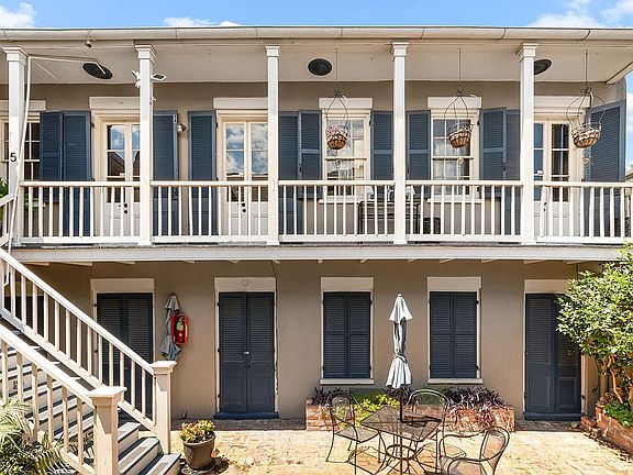 3rd image of 938 Orleans Ave #5