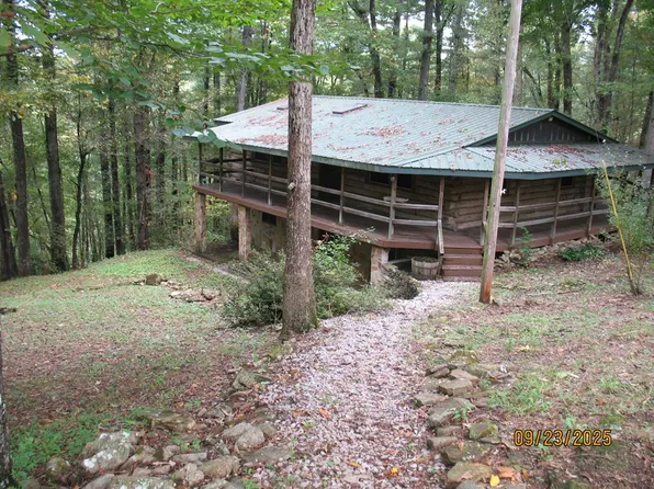 1555 Brown Creek Dr, Crossville, TN 38571