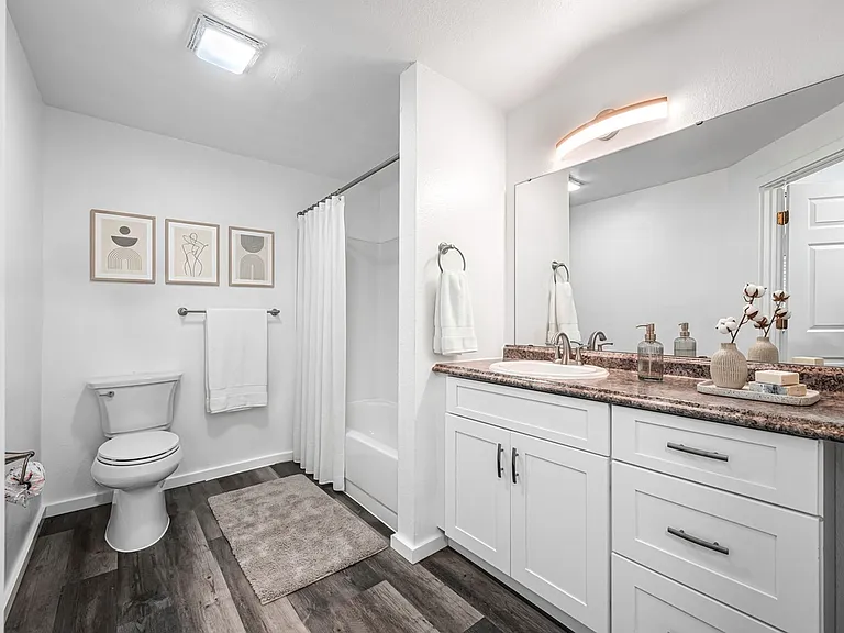 Inglewood Apartments — Photo 10