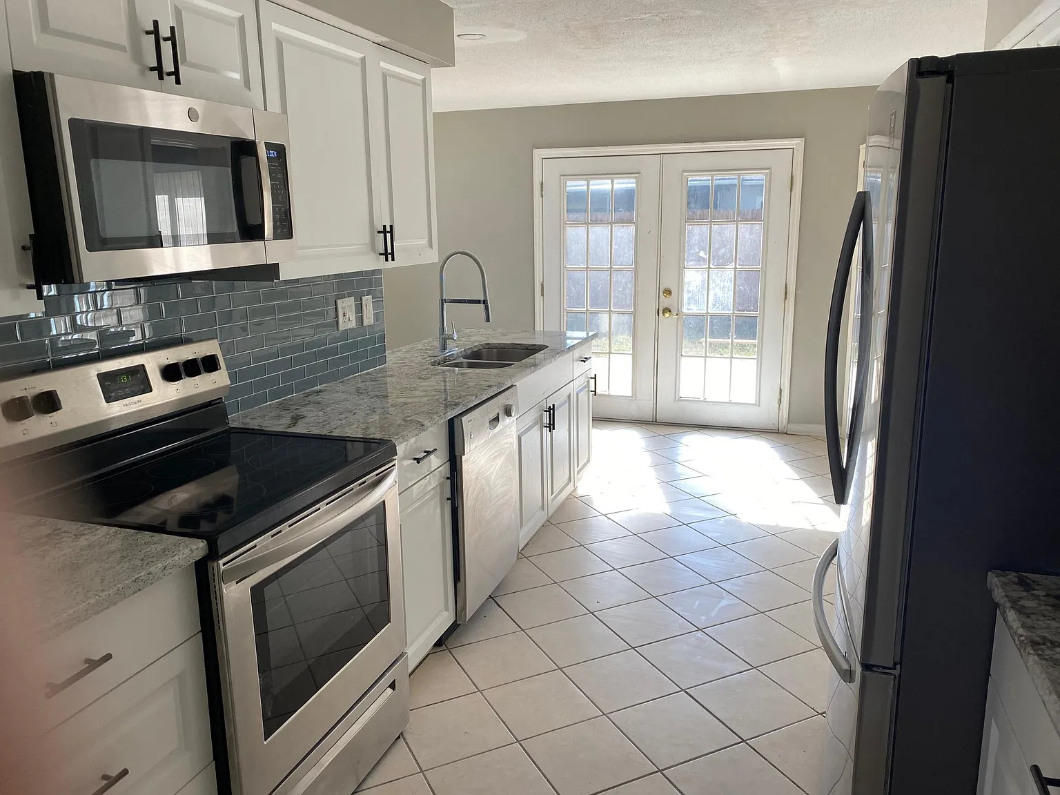 1731 Townsend St — Photo 3
