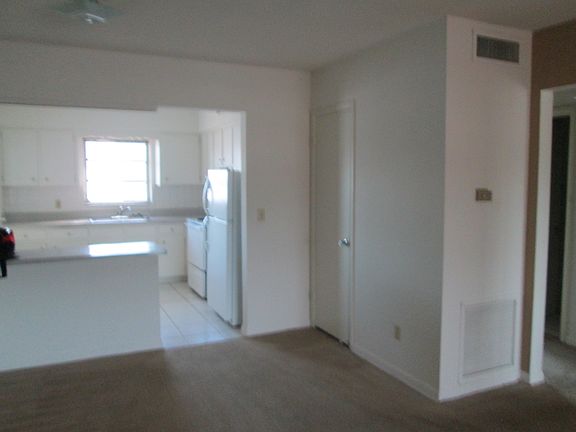 Living Room pic 1