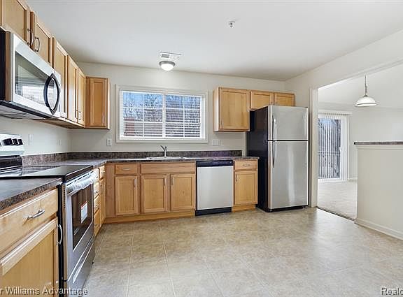 3rd image of 28556 Carlton Way Dr