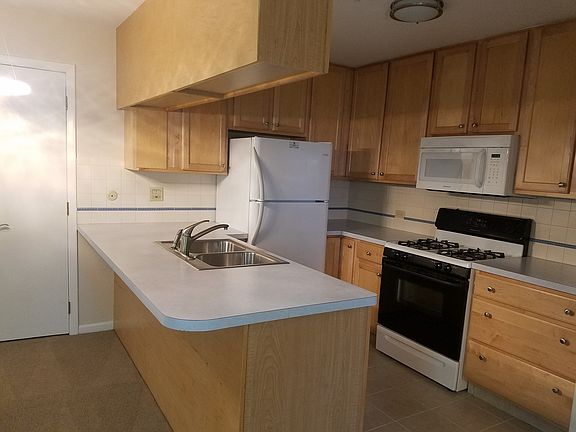 5th image of 1521 Quaker Ln #110A