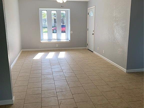 4th image of 1020 Marlene Dr