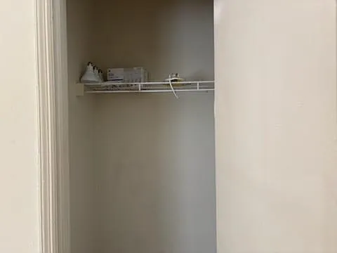 4325 Lincolndale Dr — Photo 2