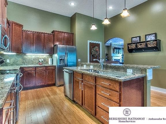 5th image of 15808 Hartman Ave
