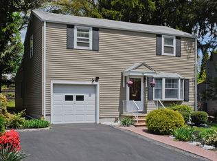 32 Lynwood Rd, Verona, NJ 07044
