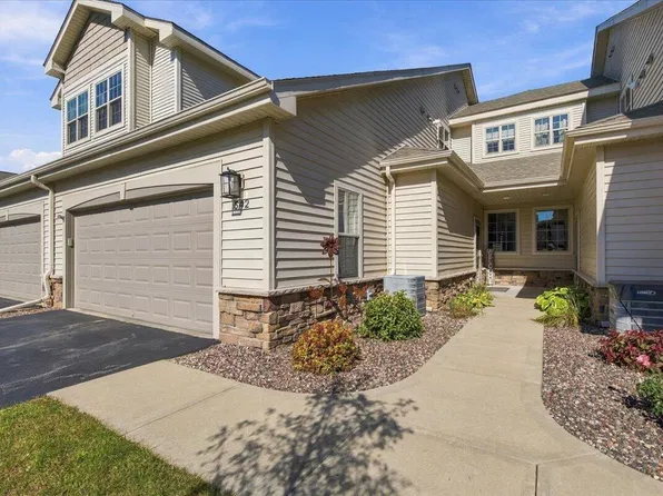 542 Cedar Bluffs WAY, Slinger, WI 53086