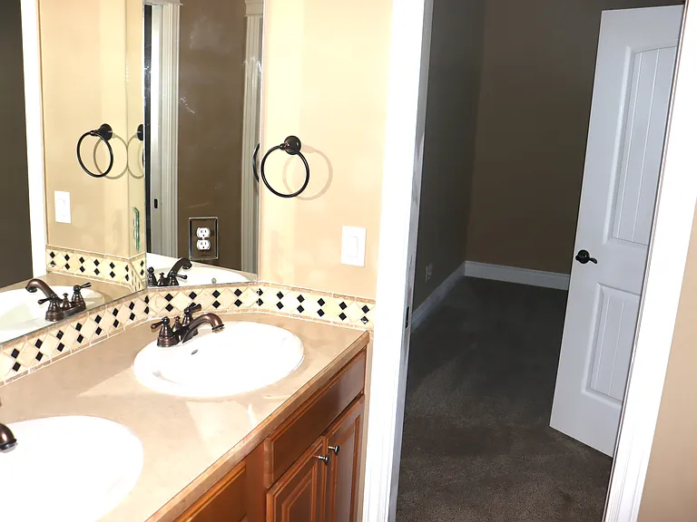580 E Fallingbranch Dr — Photo 31