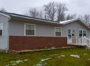 714 W 12th St, Beardstown, IL 62618