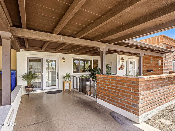 3rd image of 158 W Los Robles