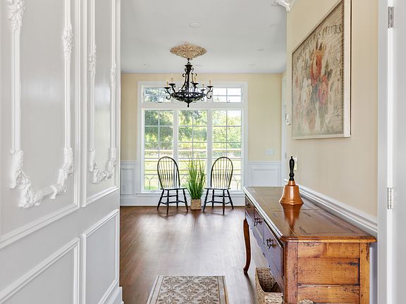 4th image of 15 Edgemere St