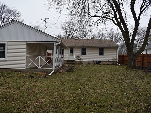2nd image of 104 E Taylor St