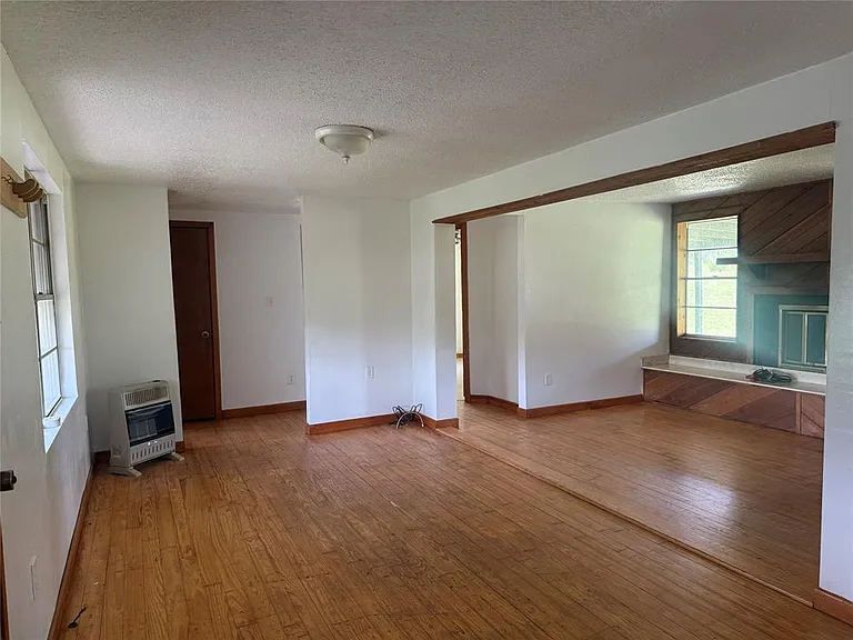 1825 E Pierce St — Photo 3