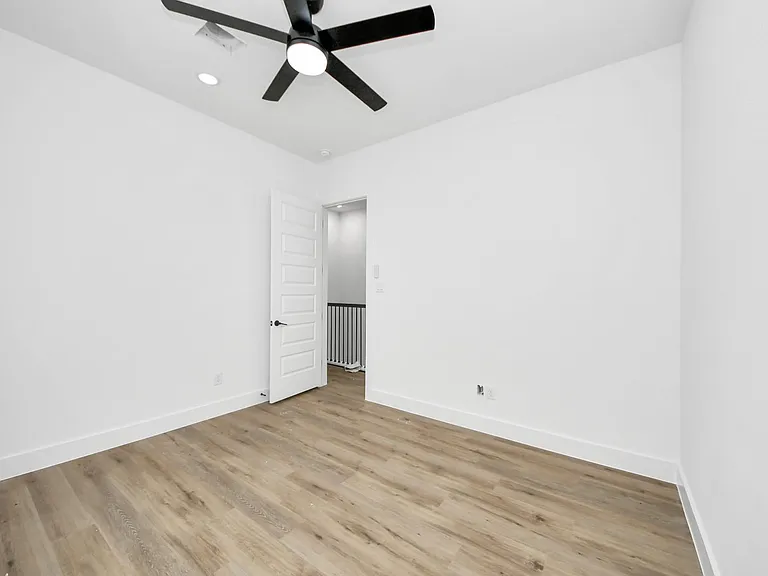 8313 Venus St — Photo 27