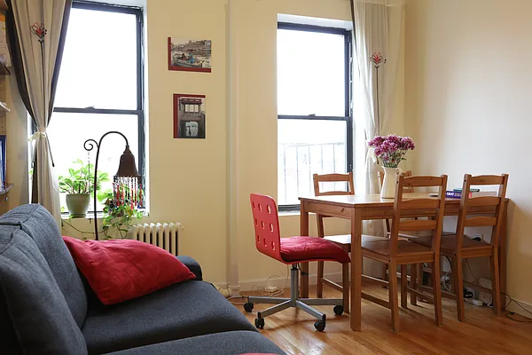 Rented by Easy Rental LLC | media 54