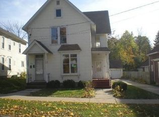 435 Prairie St, Elgin, IL 60120