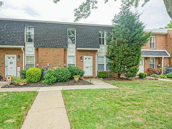 2nd image of 1051 Harbour Dr