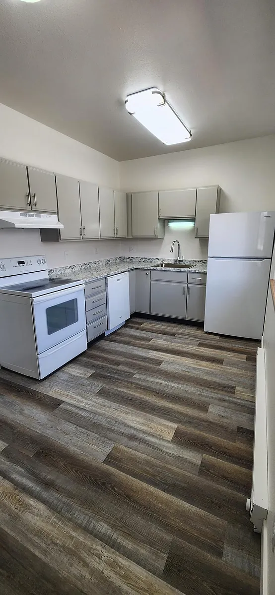 Building Photo - 611 Lind Ave #202